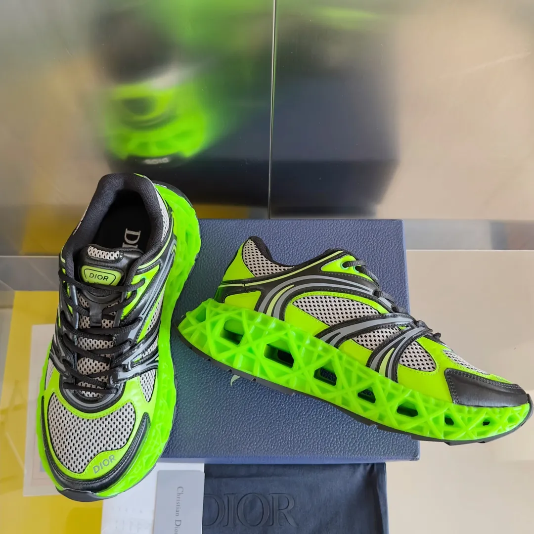 【DIOR】P:800💰 Men's 39-44. (Male 45.46 custom-made) Dior kawa Dior joint 2025ss casual sports shoes‼ ️ Reinterpret running shoes with dior’s haute couture style. b35 is made of fine-textured leather and mesh fabric materials. It can be worn in all seasons, is comfortable and breathable, and has many lines on the shoe body to outline details. It has a full retro three-dimensional feel and can create a casual look all year round!